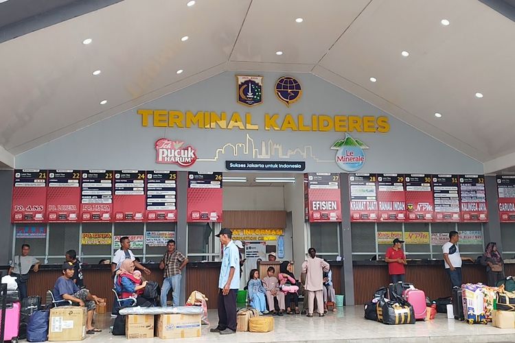 Suasana Terminal Kalideres, Jakarta Barat, jelang bulan Ramadhan, Minggu (10/3/2024).