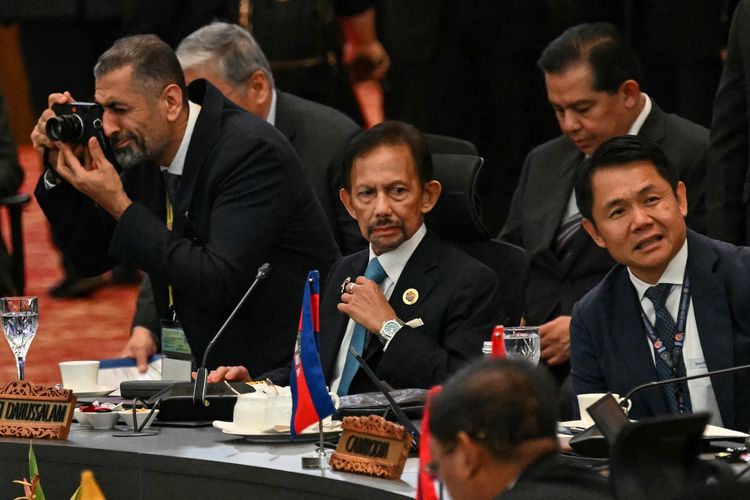 Kondisi Sultan Brunei Stabil Usai Kelelahan Saat KTT ASEAN di Malaysia