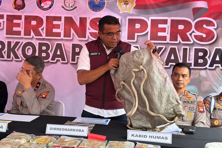Selundupkan 77 Kg Sabu dan 54.000 Butir Ekstasi, 3 WN Malaysia Ditangkap di Kalbar 