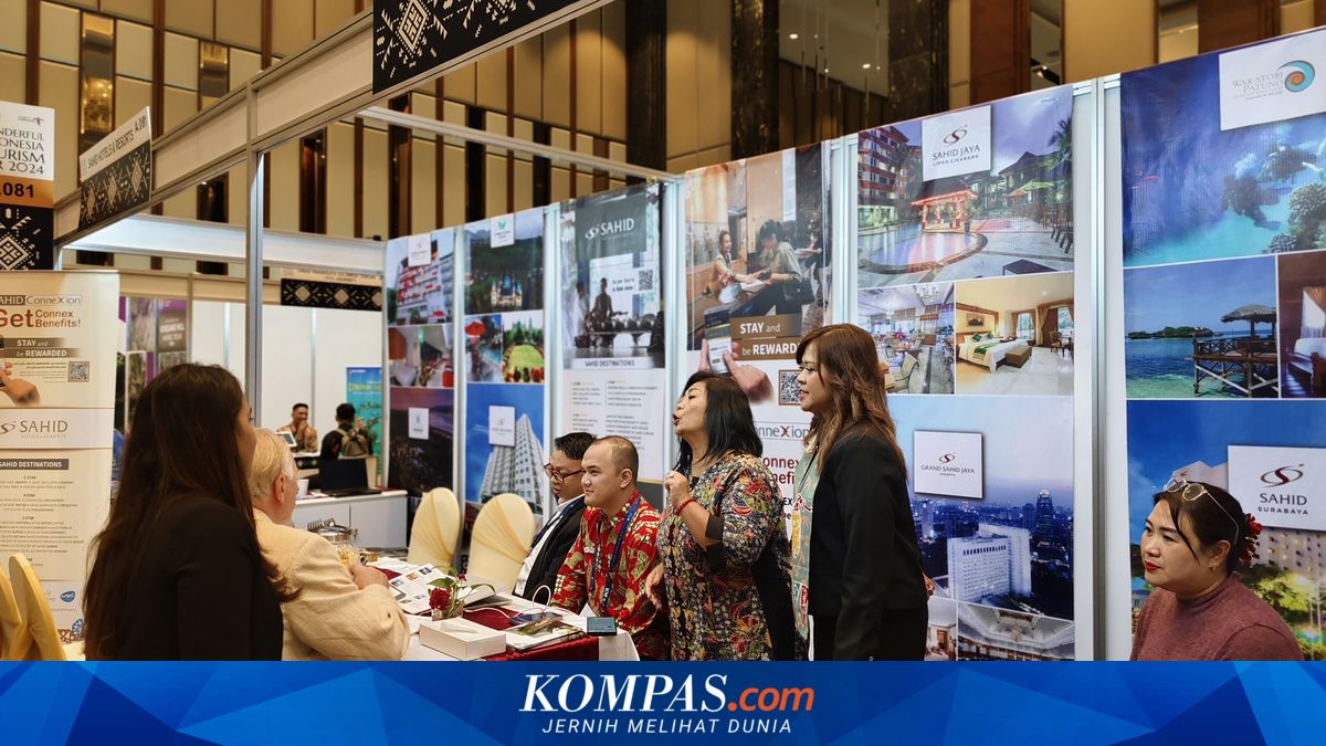 JAKARTA, KOMPAS.com - Terhitung ada sekitar 195 pembeli atau buyers mancanegara dari 38 negara yang datang ke Indonesia pada pameran pariwisata skala Internasional, Wonderful Indonesia Tourism Fair (WITF) 2024 yang digelar dari Rabu (2/10/2024) sampai Jumat (4/10/2024) di Jakarta. Ketua Steering Committe WITF Budi Tirtawisata mengatakan, aspek yang menjadi daya tarik utama para buyers yaitu atraksi budaya dan wisata alam di Indonesia. Baca juga: Wonderful Indonesia Tourism Fair 2024, Angkat Pariwisata Daerah ke Internasional "Mereka cari atraksi, cari budayanya, natural beauty (keindahan alami), pantai, dan berbagai hal, terutama budaya," kata Budi saat ditemui awak media saat acara WITF 2024 di Swissotel Pantai Indah Kapuk 2, Jakarta, Rabu (2/10/2024). Selain itu, wisata tersembunyi atau hidden gem juga menarik perhatian para buyers. "Ada desa wisata dari Sumatera Barat, binaan juga, itu juga memunculkan hidden gem, ada peninggalan-peninggalan yang bagus. Kemudian, ada juga kapal pinisi di Labuan Bajo," katanya.