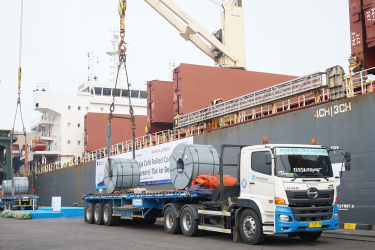 PT Krakatau Steel (Persero) Tbk (KRAS) melalui anak usaha, yakni PT Krakatau Baja Industri (KBI) mengekspor 54.247 ton produk Cold Rolled Coil (CRC) ke Spanyol.