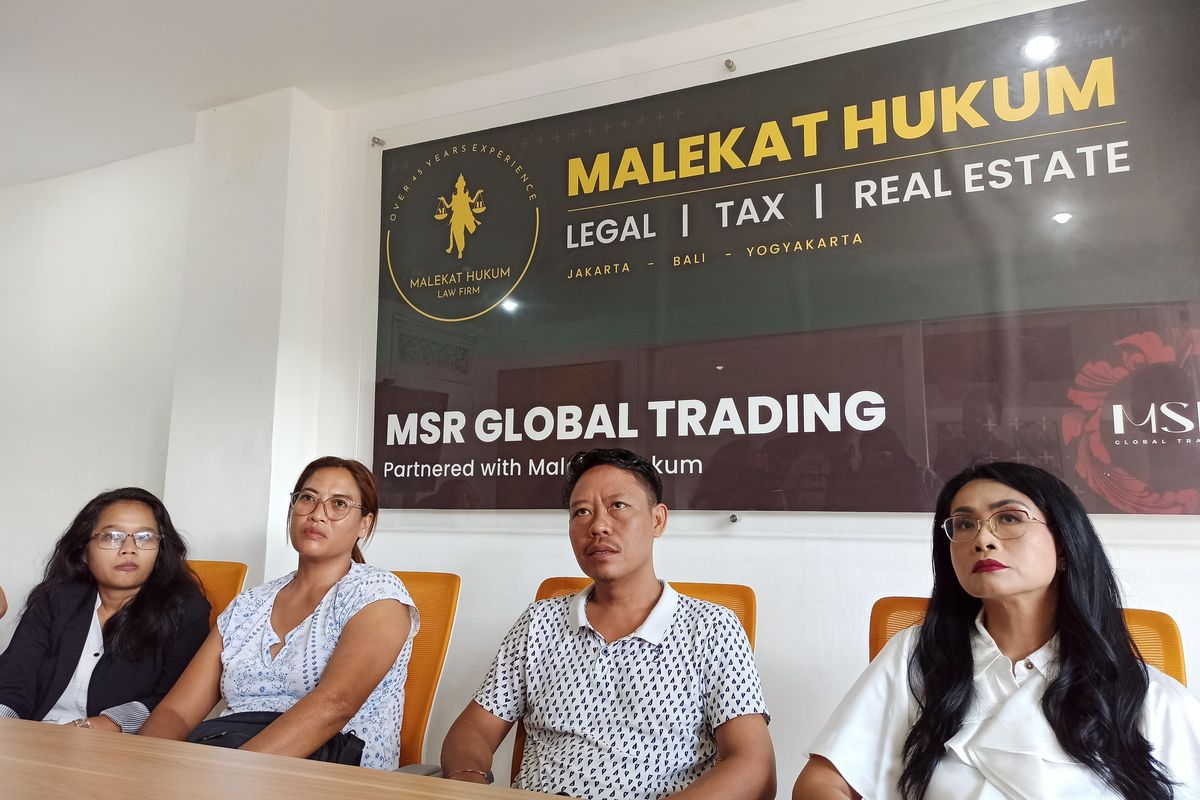 Ni Luh Putu Rustini (43), saat menceritakan kehilangan uang Rp 36,9 juta di Kantor Malekat Hukum Law Firm, Jalan Pantai Berawa, Badung, Bali, pada Rabu (17/4/2024). Uang tersebut disimpannya di sebuah bank perwakilan milik BUMN di Desa Munggu, Kabupaten Badung, Bali. Kompas.com/ Yohanes Valdi Seriang Ginta