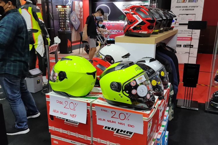 Promo helm di IIMS 2021