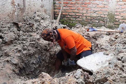 Teka-teki Jasad di Belakang Rumah Penyekap Istri, Terlilit Sarung dan Diduga Gangguan Jiwa