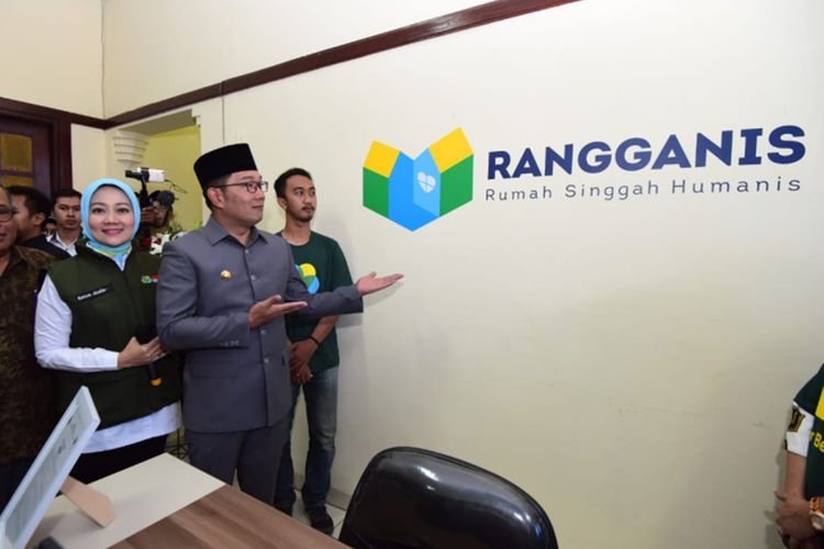 Gubernur Jawa Barat Ridwan Kamil saat meresmikan Rumah Singgah Humanis di Jalan Wastukancana, Bandung, Selasa (20/8/2019)