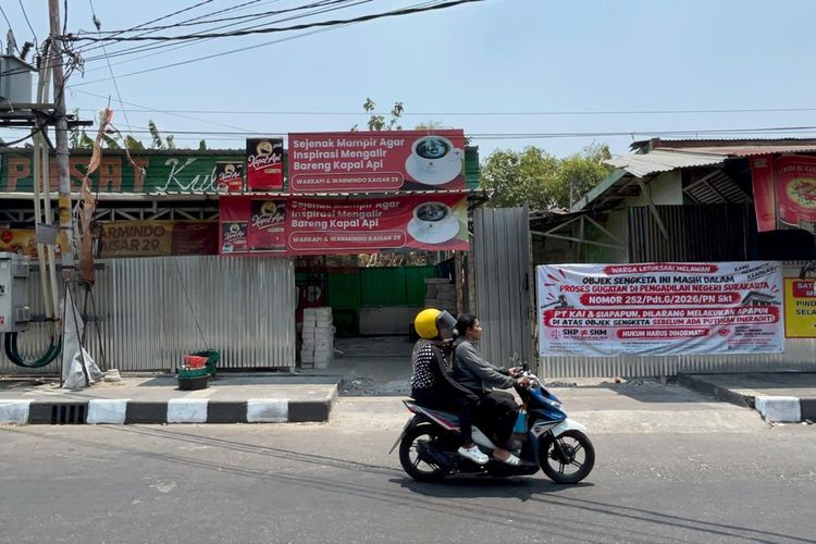 Seperti Pos Ronda, Warga Ledoksari Solo Siapkan Posko Usai KAI Memagari Lahan Sengketa