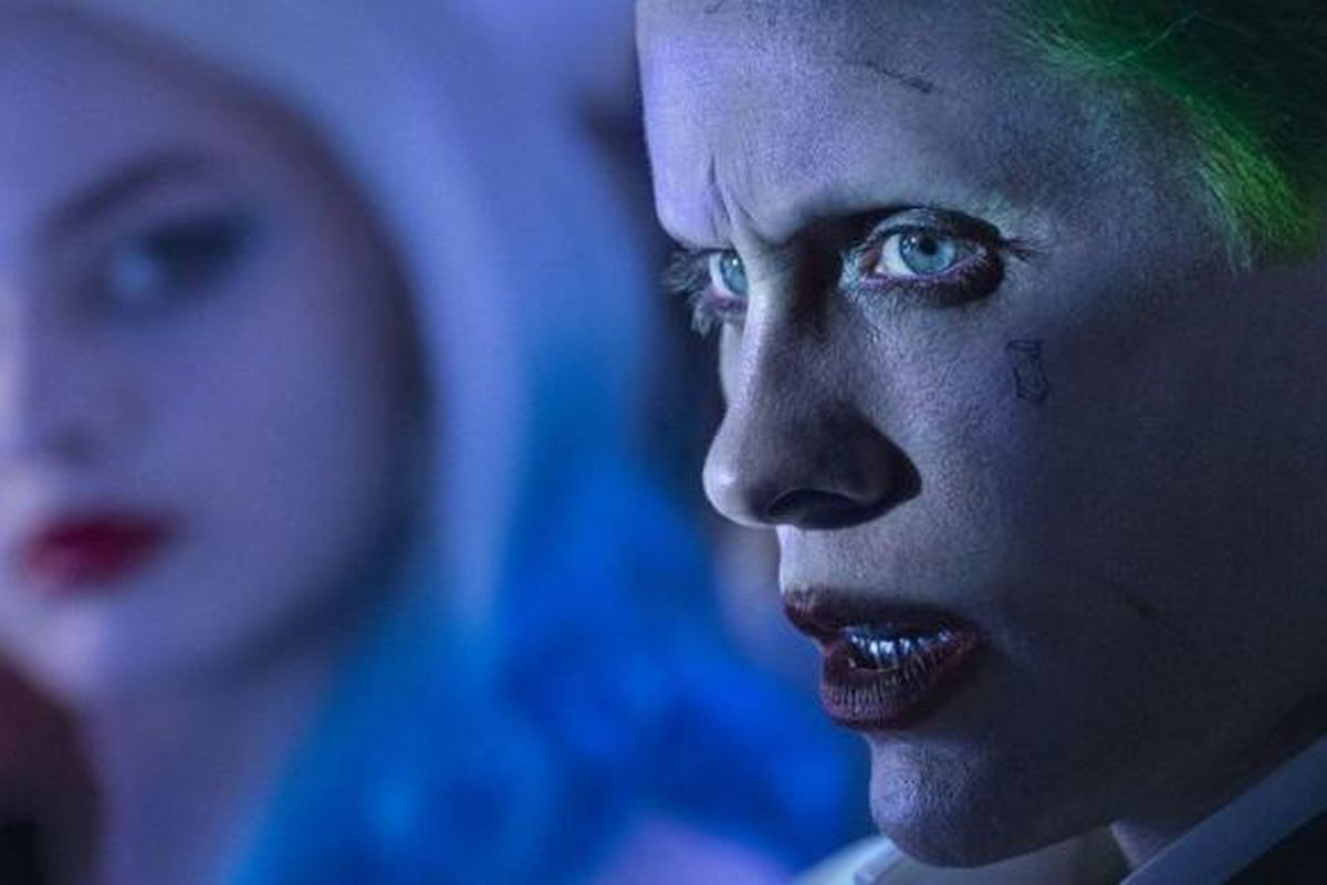 Jared Leto dan Margot Robbie beraksi dalam Suicide Squad (2016)