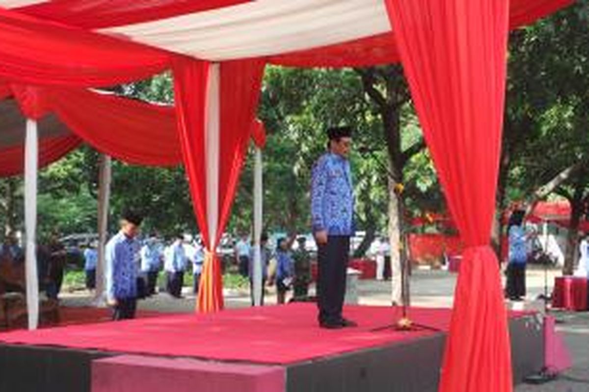 Wakil Gubernur DKI Jakarta Djarot Saiful Hidayat, menjadi inspektur upacara dalam rangka peringatan ke 86 Hari Ibu di kawasan IRTI, Monas, Senin (22/12/2014).