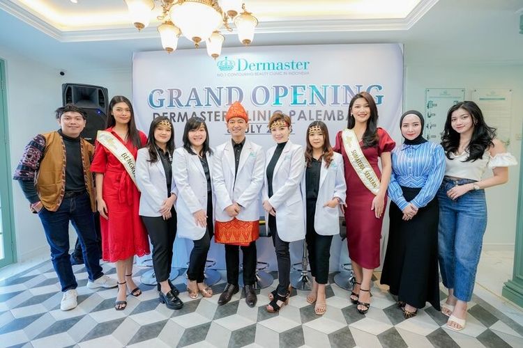 Grand Opening klinik kecantikan Dermaster Indonesia cabang ke-19 di Palembang, Sumsel, Sabtu (8/7/2023). 