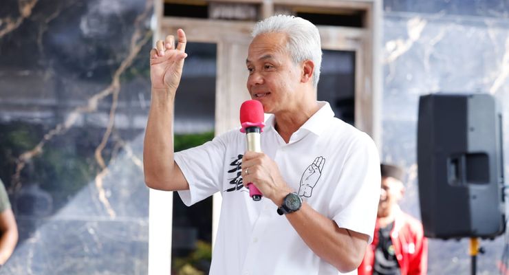 Ganjar Bercerita Orangtuanya Pernah Jual Bensin Eceran hingga Terlilit Utang Demi Biayai Kuliah