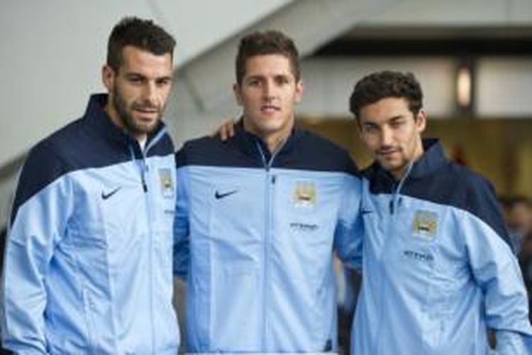 Tiga pemain baru Manchester City musim 2013-14 (dari kiri ke kanan): Alvaro Negredo, Stevan Jovetic, dan Jesus Navas.