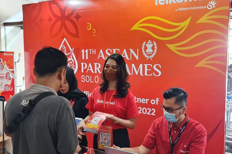 Telkomsel menghadirkan kartu perdana turis untuk kontingen atlet, pelatih, dan pengunjung mancanagera di gelaran ASEAN Para Games 2022 di Solo, Jawa Tengah. 