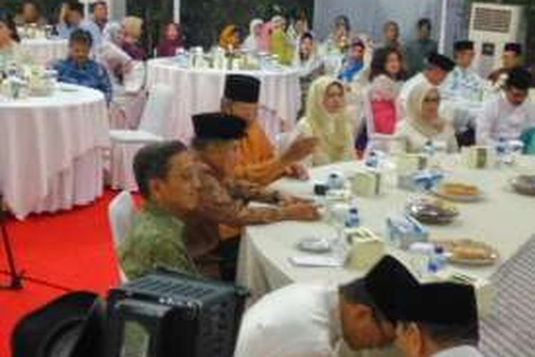 Wakil Presiden Jusuf Kalla menghadiri buka puasa bersama di kediaman Presiden keenam RI Susilo Bambang Yudhoyono, Cikeas, Jawa Barat, Senin (13/6/2016)