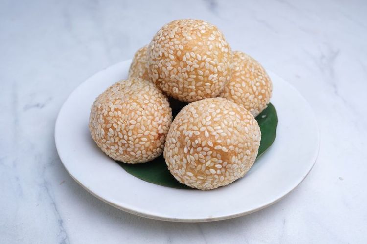 Resep membuat onde-onde tepung ketan dengan isi kacang hijau.