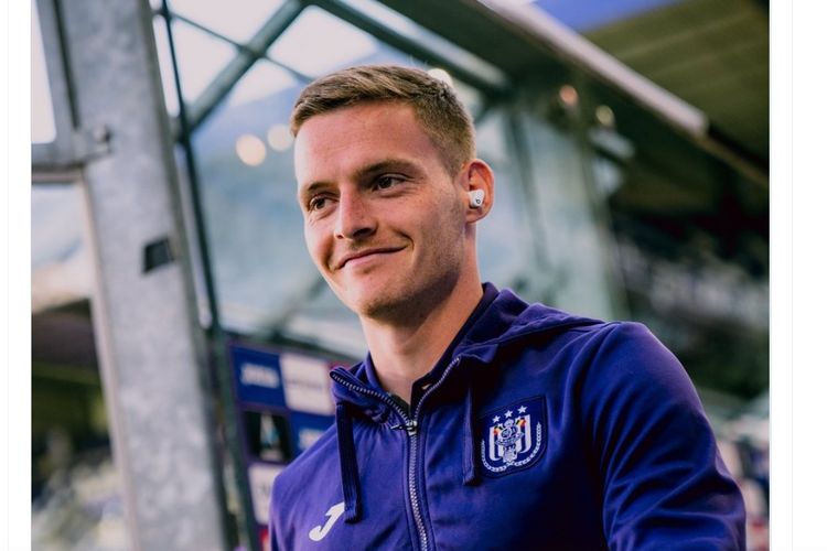 Bek kiri RSC Anderlecht asal Spanyol, Sergio Gomez, yang dikabarkan segera bergabung ke Manchester City. Kini, Sergio Gomez resmi ke Manchester City.