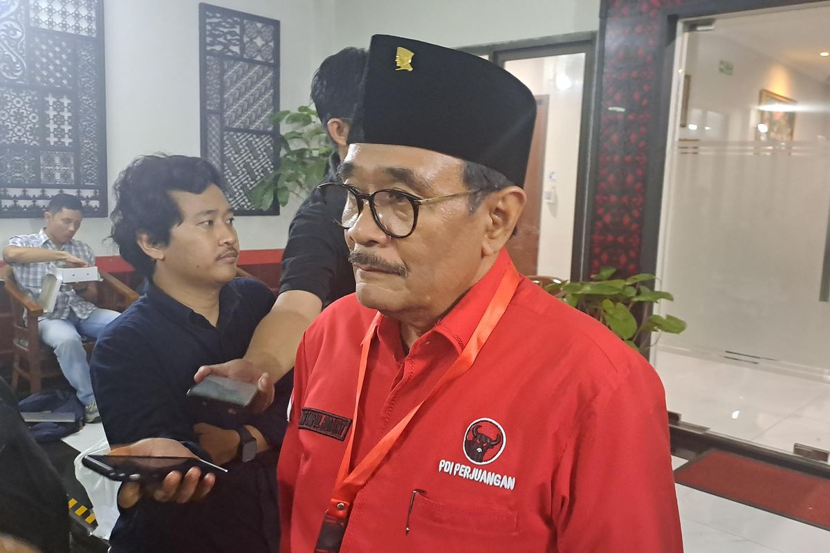 Ketua DPP PDI-P Djarot Saiful Hidayat saat ditemui di Sekolah Partai PDI-P, Jakarta Selatan, Jumat (16/5/2025).