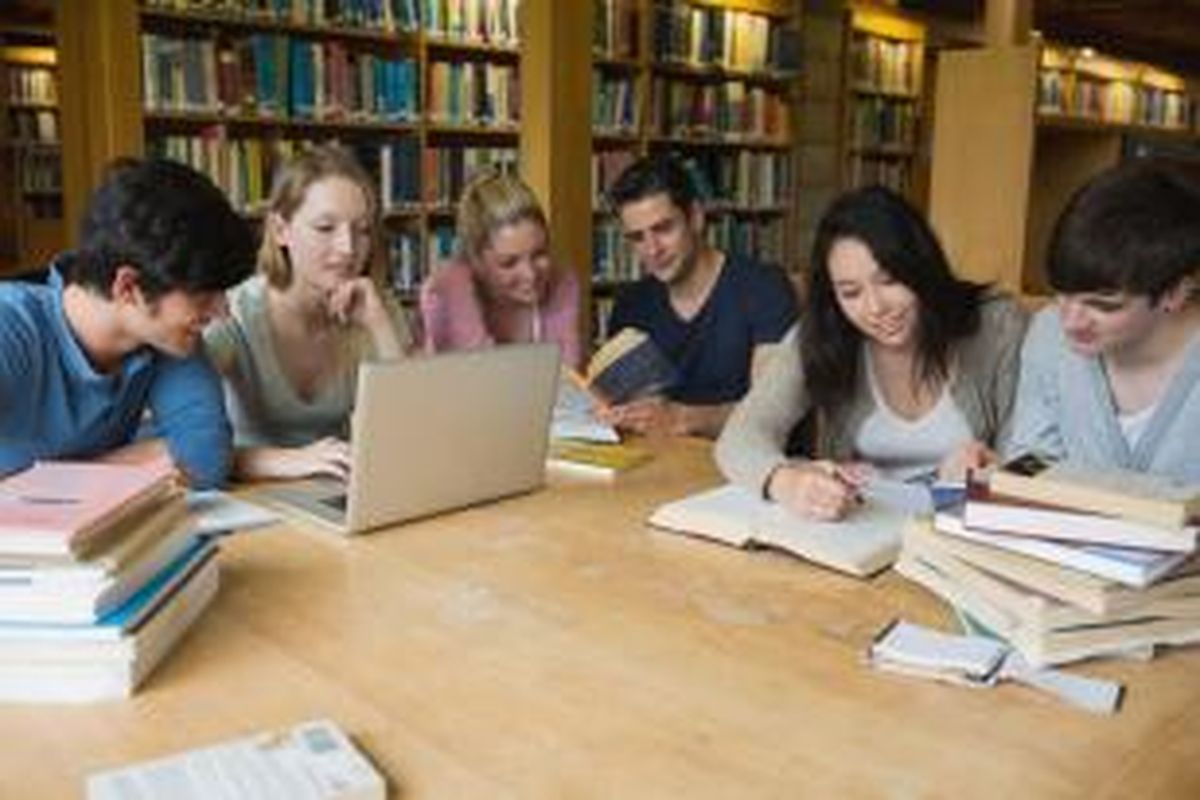 Menuntut ilmu di luar negeri bukan saja untuk mendapatkan ilmu secara kognitif (academic skills). Lebih dari itu, mereka mengingingkan ilmu dan ketrampilan bersifat afektif dan psikomotorik, misalnya critical thinking, problem solving, communication, collaboration dan creativity/invention yang justru sangat dibutuhkan dalam persaingan global.
