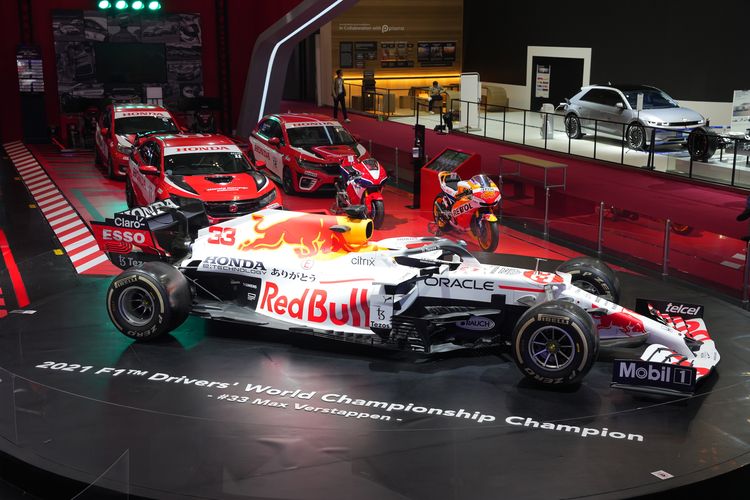 Special display mobil balap Formula 1 Red Bull Racing Honda RB16B di ajang GIIAS 2022