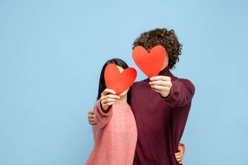 15 Kata Cinta Bahasa Inggris Beserta Artinya, Tak Cuma I Love You