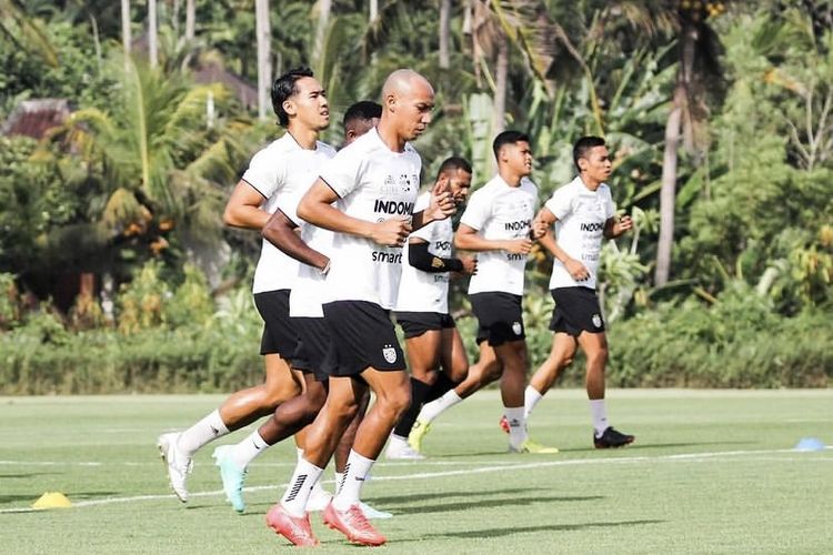 Pemain Bali United sedang melakukan latihan di Training Center Bali United, Pantai Purnama, Gianyar.