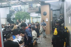 Polisi Gerebek Gedung Markas Judol Internasional di Hayam Wuruk Jakbar, Brimob Bersenjata Dikerahkan