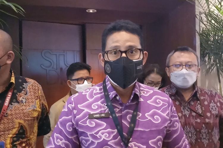 Menteri Pariwisata dan Ekonomi Kreatif Sandiaga Uno saat ditemui di kawasan Kuningan, Jakarta Selatan, Kamis, (23/9/2021).