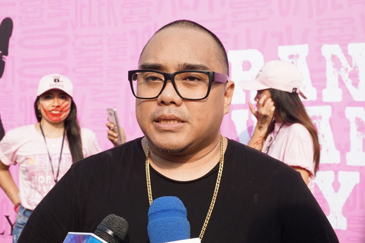 Penyanhi rap Igor Saykoji saat diabadikan di Car Free Day, Bundaran HI, Jakarta Pusat, Minggu (13/5/2018).