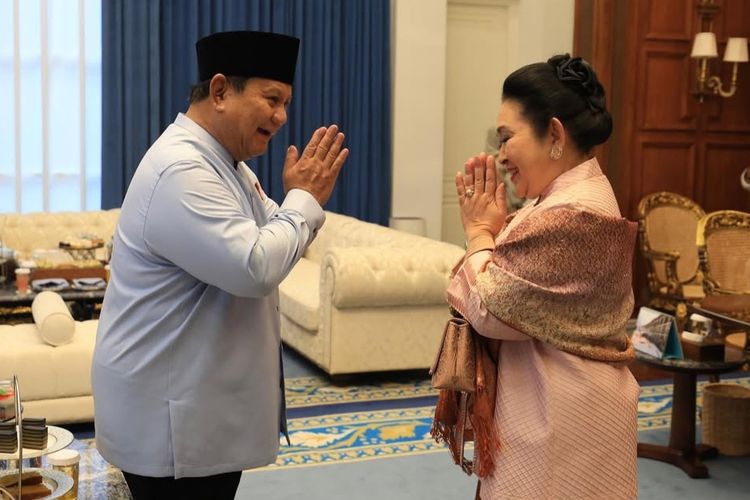 Gaya Busana Titiek Soeharto Saat Bertemu Prabowo, Nuansa Peach di Momen Lebaran