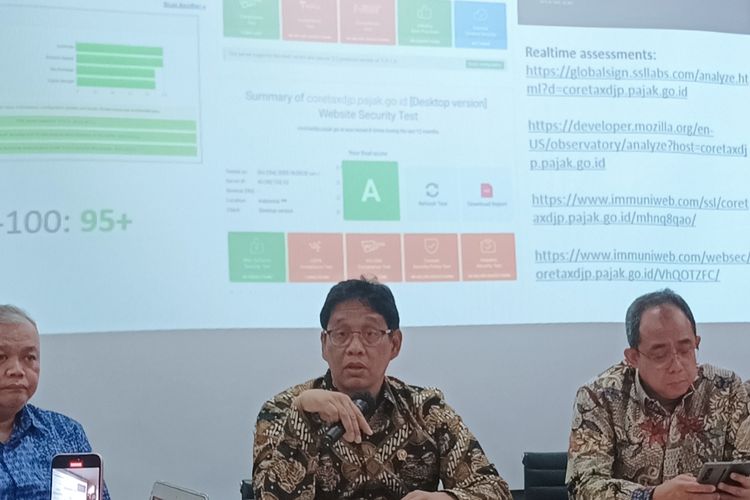 Menkeu Purbaya Yudhi Sadewa saat sesi press briefing di Kantor Kemenkeu, Jakarta, Jumat (24/10/2025).