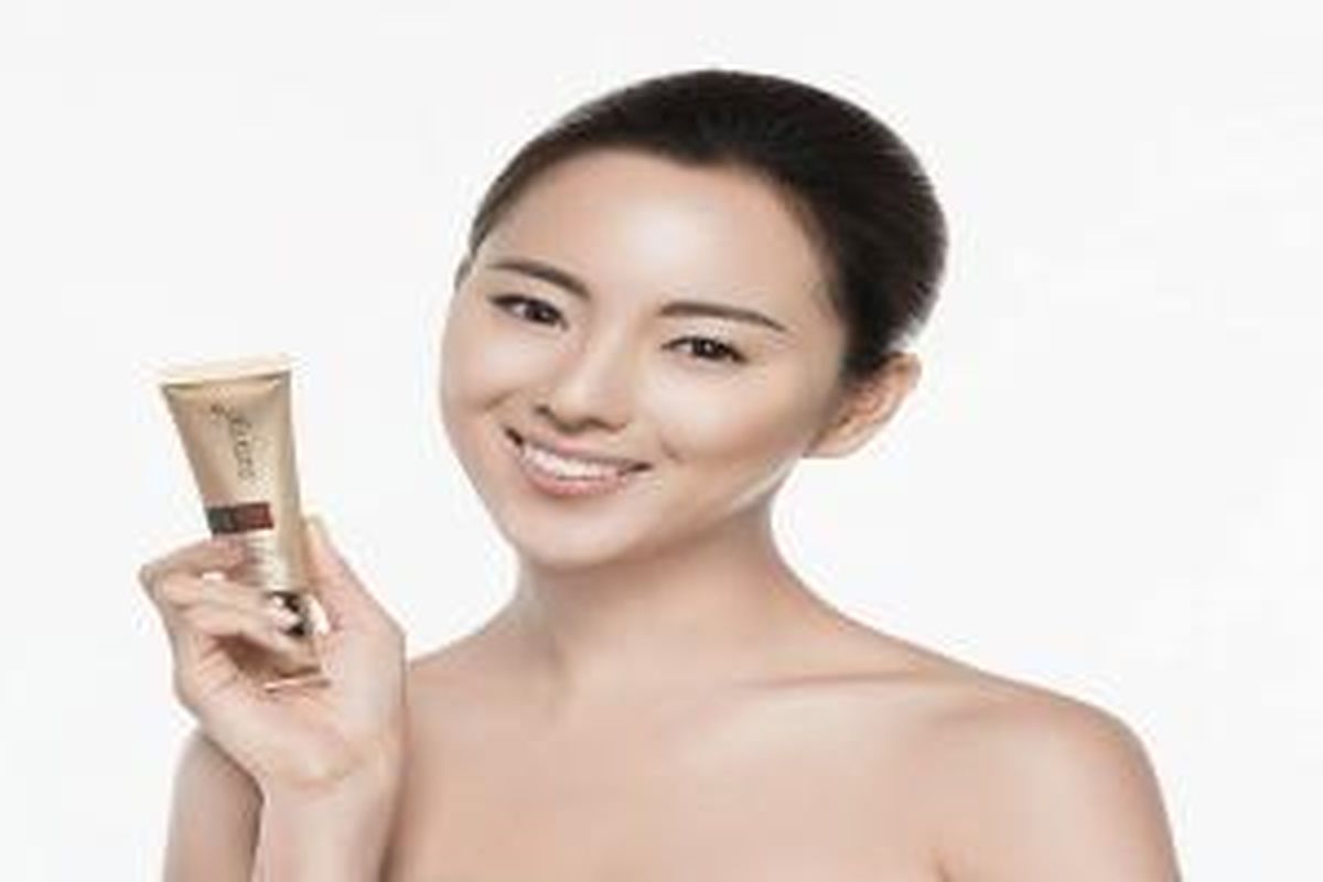 Hanya dalam waktu satu minggu, Triple Crown BB Cream dari Sarange laris manis sebanyak 200 pieces. Sekarang, produk ini tengah digandrungi oleh para penggemar Korean Style. 