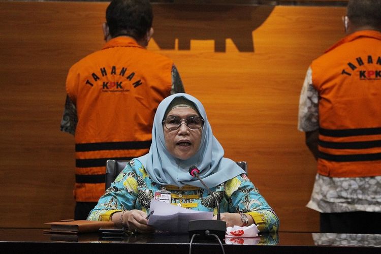 Wakil Ketua KPK Lili Pintauli Siregar memberikan keterangan saat konferensi pers penetapan tersangka di gedung Merah Putih KPK, Jakarta, Rabu (24/3/2021). KPK mentapkan tersangka mantan Kepala Kantor Wilayah BPN Kalimantan Barat periode 2012-2016 Gusmin Tuarita bersama mantan Kepala Bidang Hak Tanah dan Pendaftaran Tanah Kantor BPN Wilayah Kalimantan Barat Siswidodo atas kasus dugaan tindak pidana pencucian uang terkait gratifikasi Hak Guna Usaha tanah di Kalimantan Barat.   ANTARA FOTO/ Reno Esnir/aww.