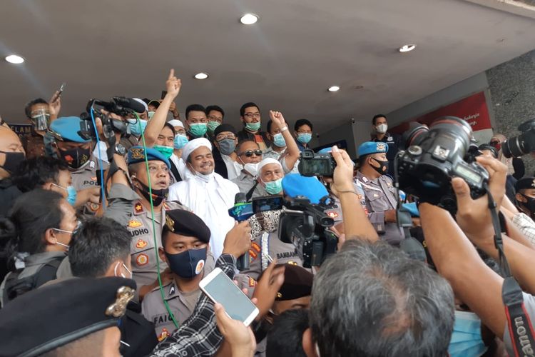 Rizieq Shihab tiba di Polda Metro Jaya pada Sabtu (12/12/2020).