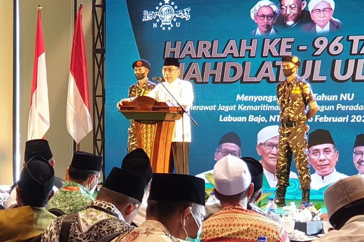 Ketua Umum Pengurus Besar Nahdlatul Ulama (PBNU) Yahya Cholil Staquf berpidato dalam acara peringatan Hari Lahir Nahdlatul Ulama di Labuan Bajo, Nusa Tenggara Timur, Sabtu (5/2/2022).