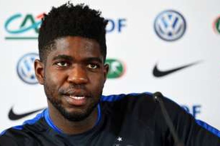 Bek Olympique Lyon, Samuel Umtiti, dikabarkan telah mencapai kesepakatan bergabung ke FC Barcelona.