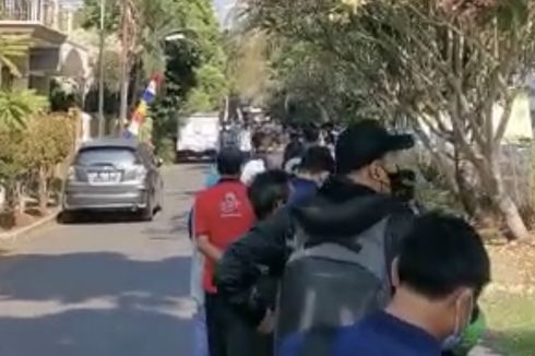 Antrean di Kejaksaan Negeri Jakarta Selatan Mengular hingga 1 Kilometer