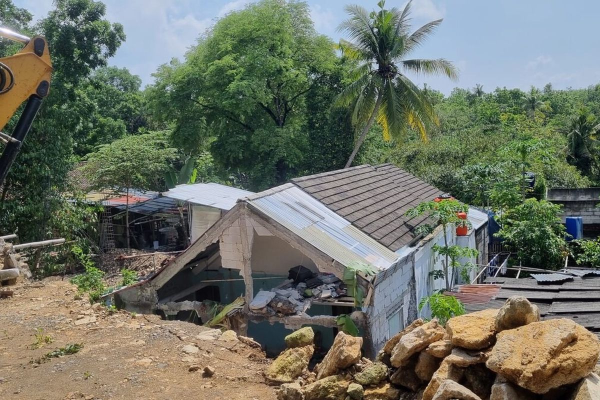 Tanah longsor di Donotirto, Bangunjiwo, Kasihan, Bantul, DI Yogyakarta. Rabu (20/11/2024)