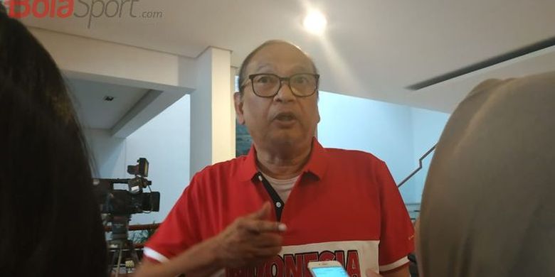 Rahim Soekasah menjawab pertanyaan wartawan di kediamannya di Jakarta Selatan, Senin (23/9/2019).
