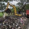Tumpukan Sampah di Bahu Jalan Indramayu-Cirebon Mulai Diangkut Pakai Alat Berat