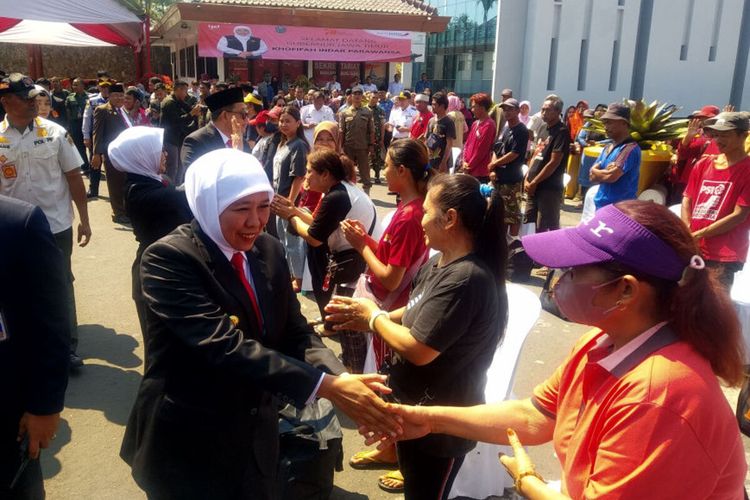 Gubernur Jawa Timur Khofifah Indar Parawansa berziarah ke Makam Bung Karno di Kota Blitar, Rabu (11/10/2023)
