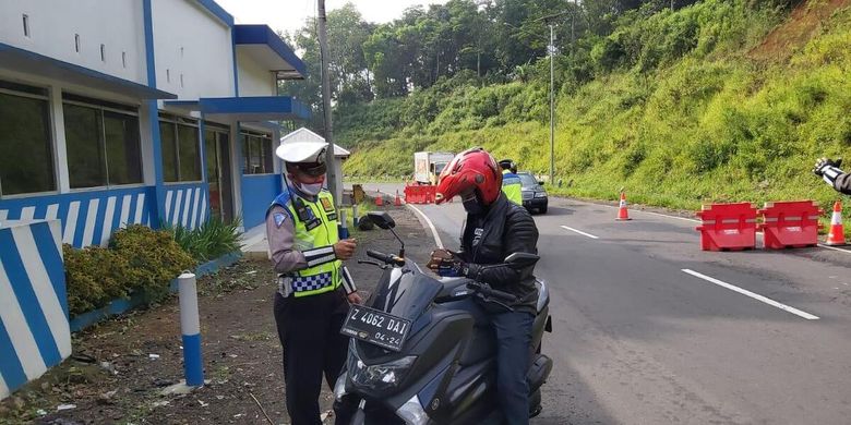 Pertama kali dalam sejarah saat puncak arus mudik dan balik Lebaran terlihat sepi dan nyaris tak ada kemacetan kendaraan pada tahun ini di masa pandemi corona, Rabu (27/5/2020).