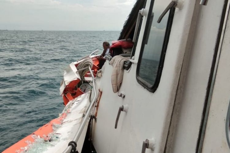 Kondisi Ferri MV Voc Batavia saat mengalami insiden di laut lepas yang menabrak kapal super tangker