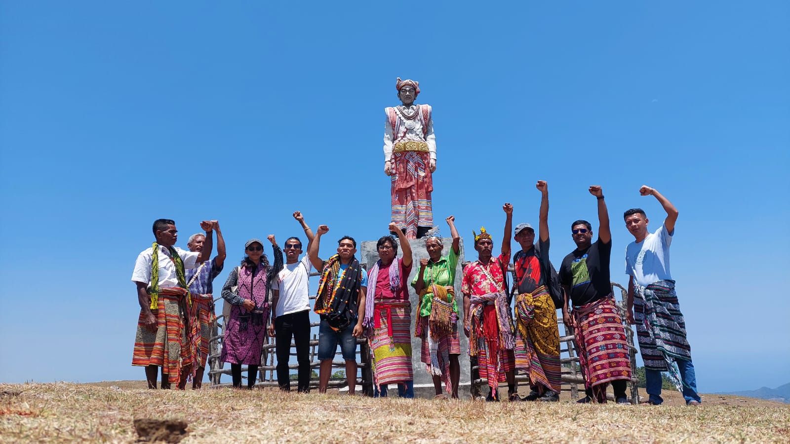 Doa di Patung Jokowi, Warga NTT: Biarkan Gibran Matang Secara Alami