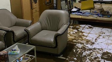 Banjir Bawa Material Batu dan Tanah Rendam Jalan dan Rumah Warga di Tamansari Bogor