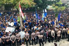 Demo Bobotoh Persib Soal Tiket Berakhir Ricuh, Massa Lempar Botol hingga Batu