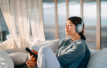 4 Keuntungan Mendengarkan Musik Pagi Hari, Cegah Stres hingga ...