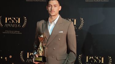 Saat Jay Idzes Tersentuh oleh Legenda 95 Tahun di PSSI Awards 2026...