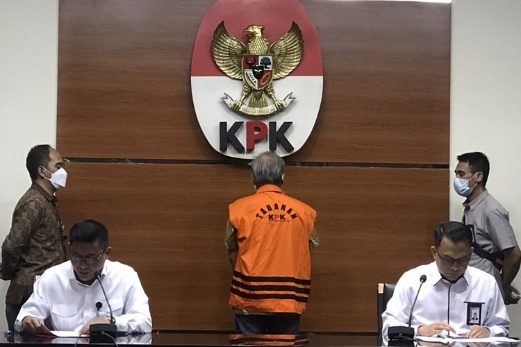 Deputi Penindakan dan Eksekusi Komisi Pemberantasan Korupsi (KPK) Karyoto dalam konferensi pers menahan Kepala Konstruksi VI PT Adhi Karya (Persero), Tbk, tahun 2011 Dono Purwoko, Rabu (10/11/2021).