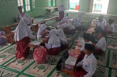 Ruang Kelas Terancam Amblas, Puluhan Siswa di MI Ma'arif Magelang Harus Belajar di Masjid 