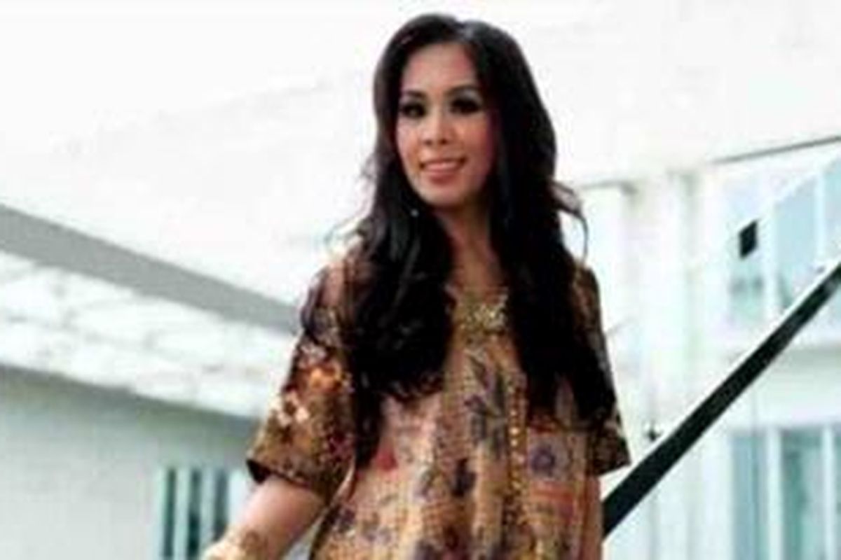 Awalnya mengaku terpontang-panting berhadapan dengan seniman, belakangan pekerjaan ini membuat Renita jatuh cinta.