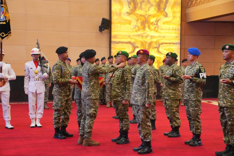 Panglima TNI Lantik 12 Pejabat Baru di Lingkungan TNI AD, AU, dan AL
